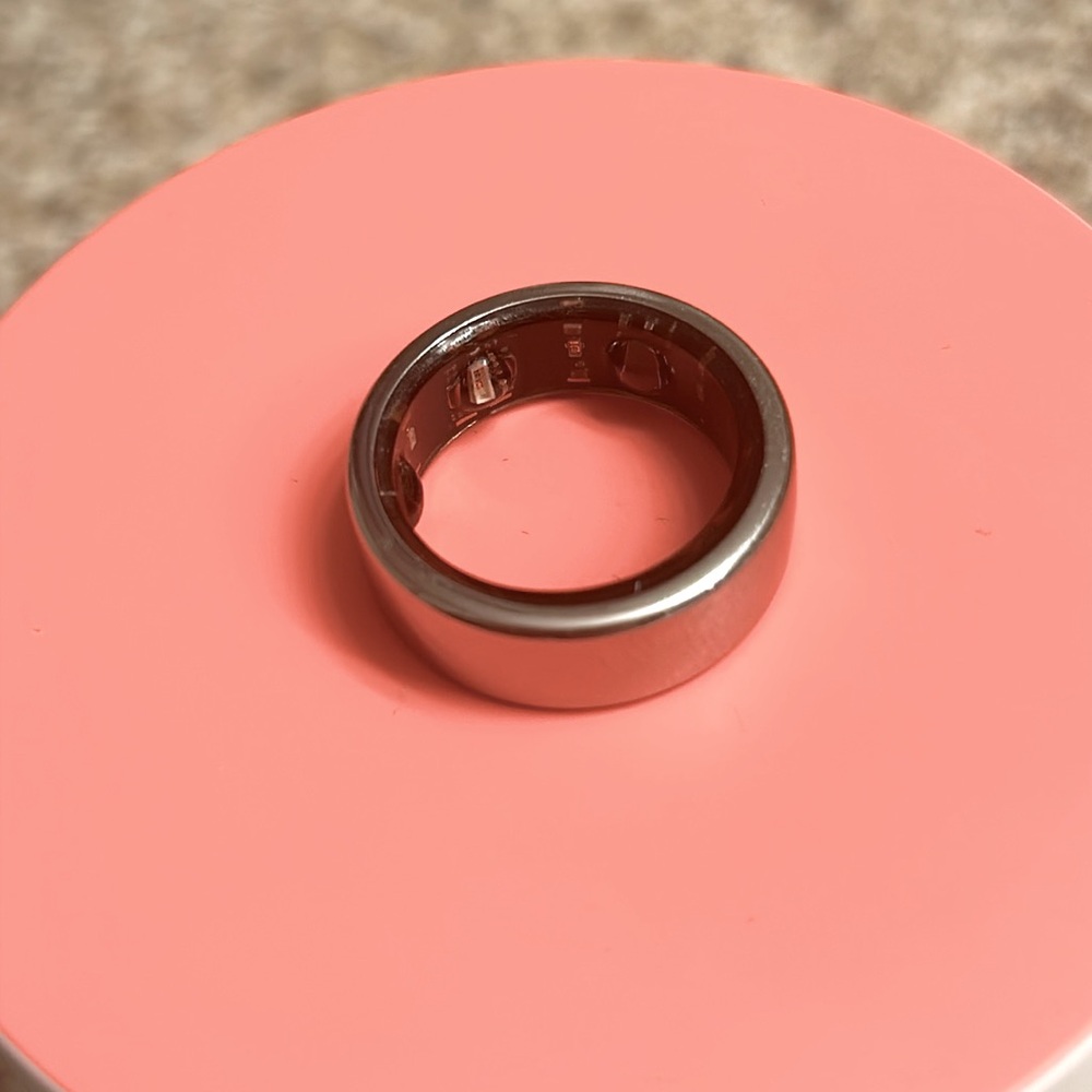 Ours Ring generation 3 horizon style silver size 8 w/ charger